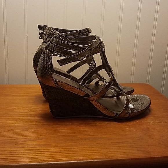 Kenneth Cole Crocodile Print Wedge - Picture 3 of 5